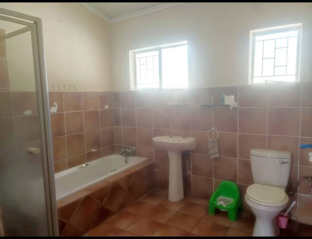 6 BEDROOM HOUSE FOR SALE IN ANNADALE